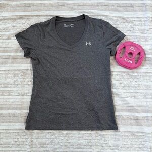 💪🏻 Under Armour Heather Grey Medium VNeck Short Sleeve